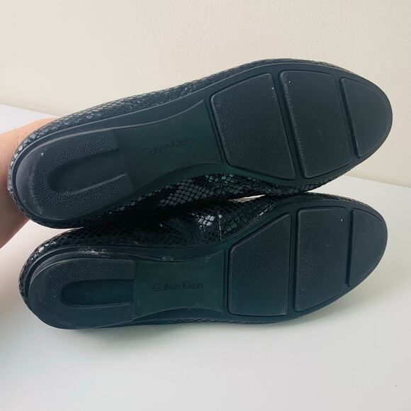 Calvin Klein Size 10 Women's Flat Shoes Black Leather Snakeskin Stone Stud - Picture 5 of 6
